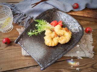 12、千丝万缕虾,搭配了柠檬水和圣女果，清口解油腻。