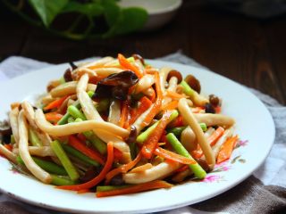 12、蚝油双菇,装盘上桌