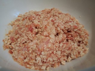 10、豆腐肉丸子,再加入豆腐拌匀,
