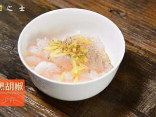 5、能吃下一盆米饭的------茄汁龙利鱼,将龙利鱼中，放入生姜丝，黑胡椒和橄榄油腌制15分钟左右