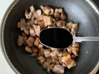 6、番茄炖牛腩,来一点老抽、生抽、蚝油