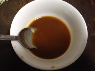 9、鱼香肉末土豆泥,加入适量水调和均匀成碗汁