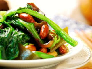 15、凉拌什锦菠菜,成品。