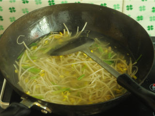 10、川香麻辣鱼,加入1.5公斤水煮一分钟