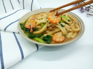 15、#咸味#海鲜香菇年糕汤,来个虾！