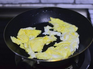 8、番茄炒蛋,炒至鸡蛋凝固