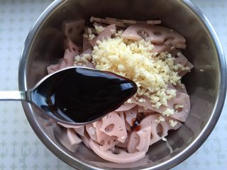 9、凉拌藕片,1勺蚝油