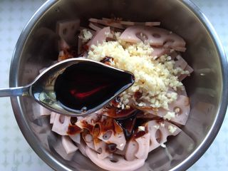 11、凉拌藕片,1勺蒸鱼豉油。