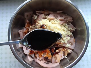 12、凉拌藕片,2勺香醋。