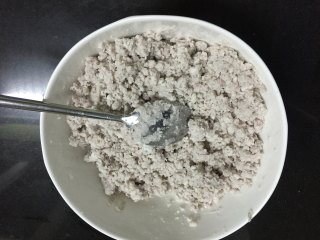 6、紫芋绵绵包,压成泥状