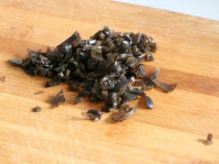 4、肉末蒸豆腐,木耳切末