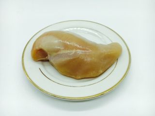 1、宫保鸡丁,主要食材:鸡胸肉