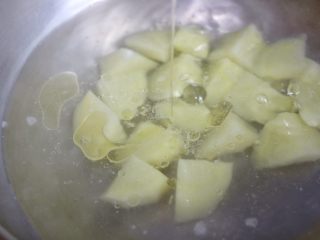 8、咖喱蔬菜,加入适量油