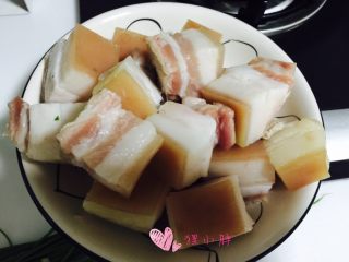 4、养秋膘-红烧元宝肉,再均匀的切块
