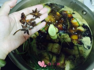 12、养秋膘-红烧元宝肉,水滚后放入大料和剩余姜片