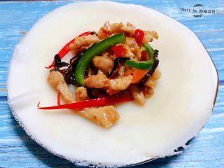 15、鱼香肉丝,可以放在卷饼里面吃别有一番味道