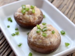 13、虾肉香菇盏,重新装盘，撒葱花