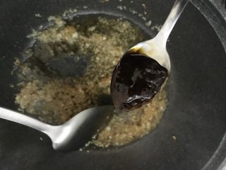 10、好吃的轻食水煮菜，蒜蓉淋生菜,放入黄豆酱或者是蚝油1勺。