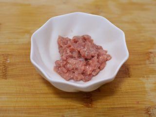 4、正宗地道的麻婆豆腐,抓均码味15分钟。