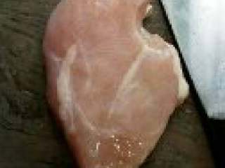 1、香酥炸鸡排,鸡胸脯肉洗干净