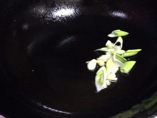 8、鸡丁炒土豆,原锅炒香葱碎