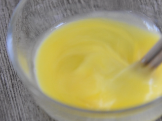 6、五花肉这么做，比红烧肉还要好吃百倍,鸡蛋打匀