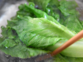 10、生菜就要这样做，美味下饭又不失营养,入锅焯30秒