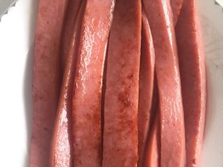 6、紫菜包饭,继续煎好火腿