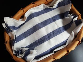 3、清蒸大闸蟹,3.螃蟹上面可以加盖一个餐布，不要压得太紧要透气。