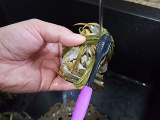 4、清蒸大闸蟹,4.吃之前要拿一个细的牙刷，将螃蟹的各个部位都洗刷干净。这个活一定要交给一家之主干，哈哈。