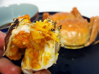 16、清蒸大闸蟹,17.剩下的部分就可以放心大胆的吃了。