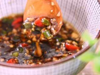 5、调出一碗万能料汁,让所有菜品都美味升级！,拌匀即可