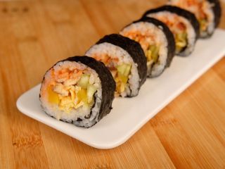 6、鳗鱼紫菜包饭,摆盘