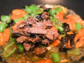 14、鱼香肝尖,放入提前捞出的猪肝。