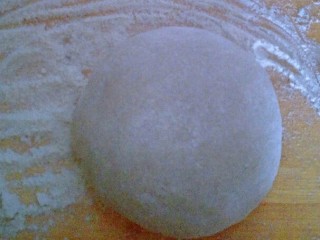 5、荞麦时鲜海螺面,醒发好的面团。