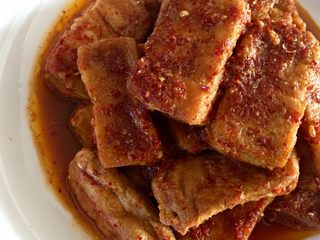 11、麻辣臭豆腐,盛出装盘即可