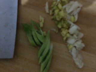 6、麻辣豆腐,切姜葱蒜