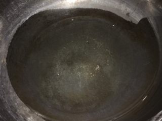 7、麻辣豆腐,锅中热油