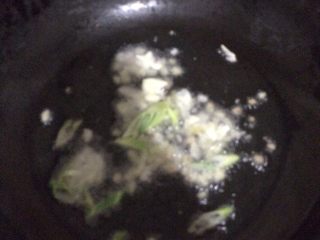 8、麻辣豆腐,这里是放入肉末，小主从这里开始就脑子短路了，然后是放入姜葱蒜爆香