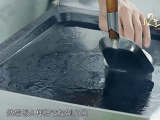 10、十二道锋味之葱油饼,最终出锅成葱香诱人的葱油饼