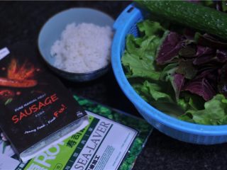 1、花朵寿司——小朋友最爱哦,所有的食材准备好