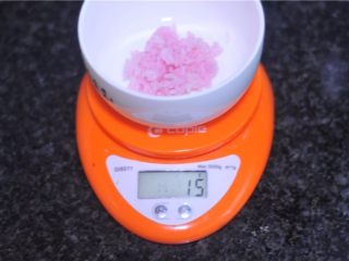 7、花朵寿司——小朋友最爱哦,红色米粉分成15克一份