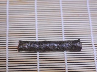 10、花朵寿司——小朋友最爱哦,前后轻轻搓揉几下，让米饭和海苔更好地粘连