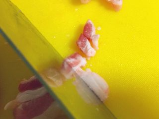 8、媳妇儿的手艺★老北京炸酱面,然后再切丁。