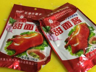 10、媳妇儿的手艺★老北京炸酱面,甜面酱我觉得这个牌子的比较好吃，我们需要俩袋哦。