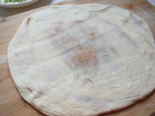 18、河北驴肉火烧,在次擀成大面皮。