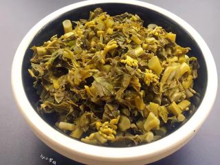 6、酸菜炒肉末~附上酸菜制作方法!,这个是我3天腌制好的酸菜,是不是超级棒呢!