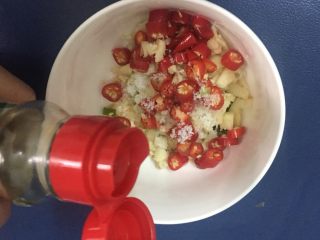 5、蒜香秋葵,生抽