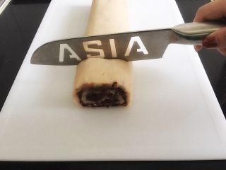 10、赖爸芸豆卷,定型后，切件。