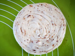 24、椒盐手撕饼,将图二十二中的面团擀成面饼